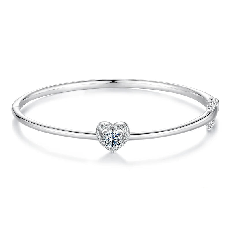 Hollow Heart Bracelet – Moissanite Radiance