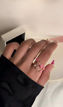 Delicato anello floreale con zirconi rosa e bianchi