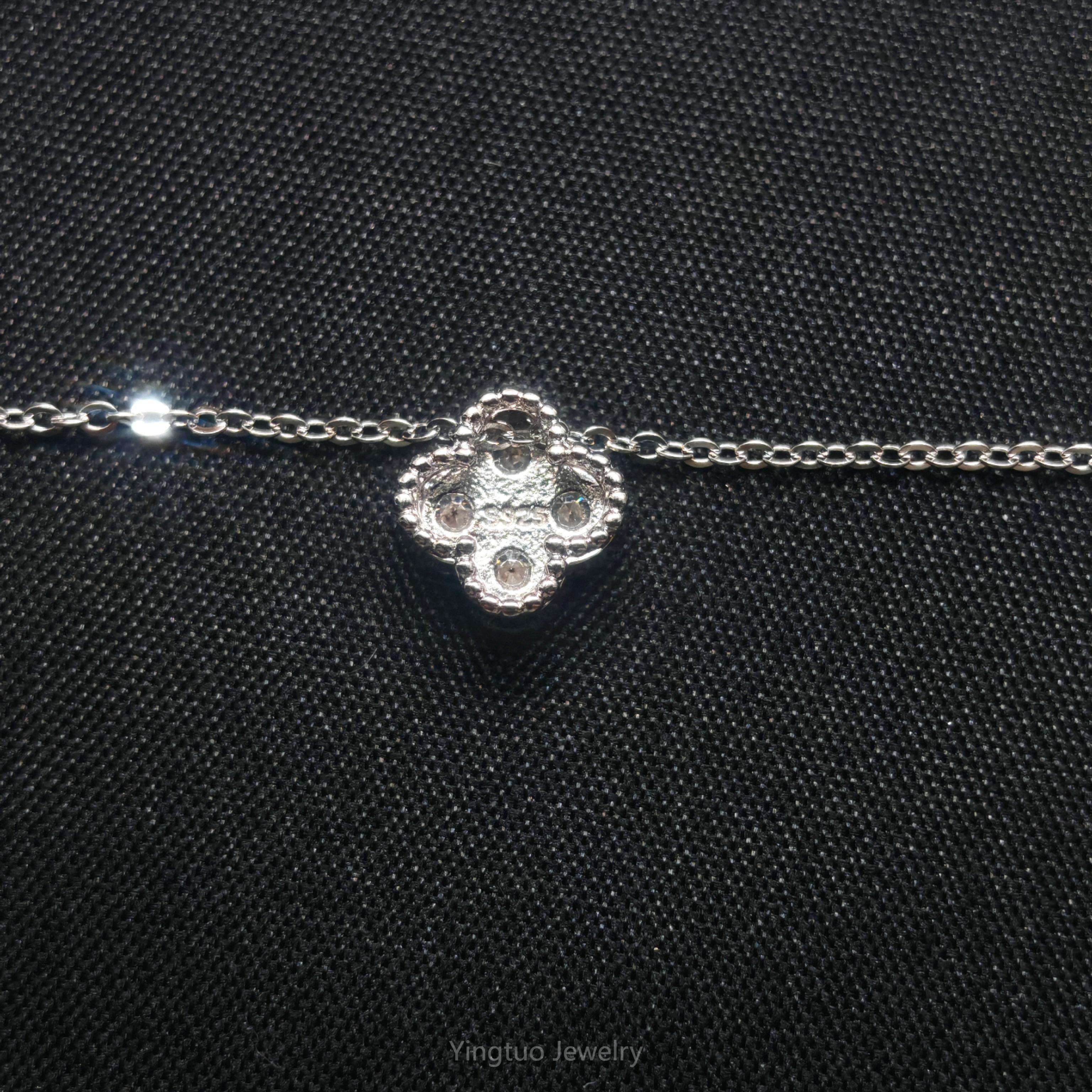 Clover Necklace – Lucky Radiance