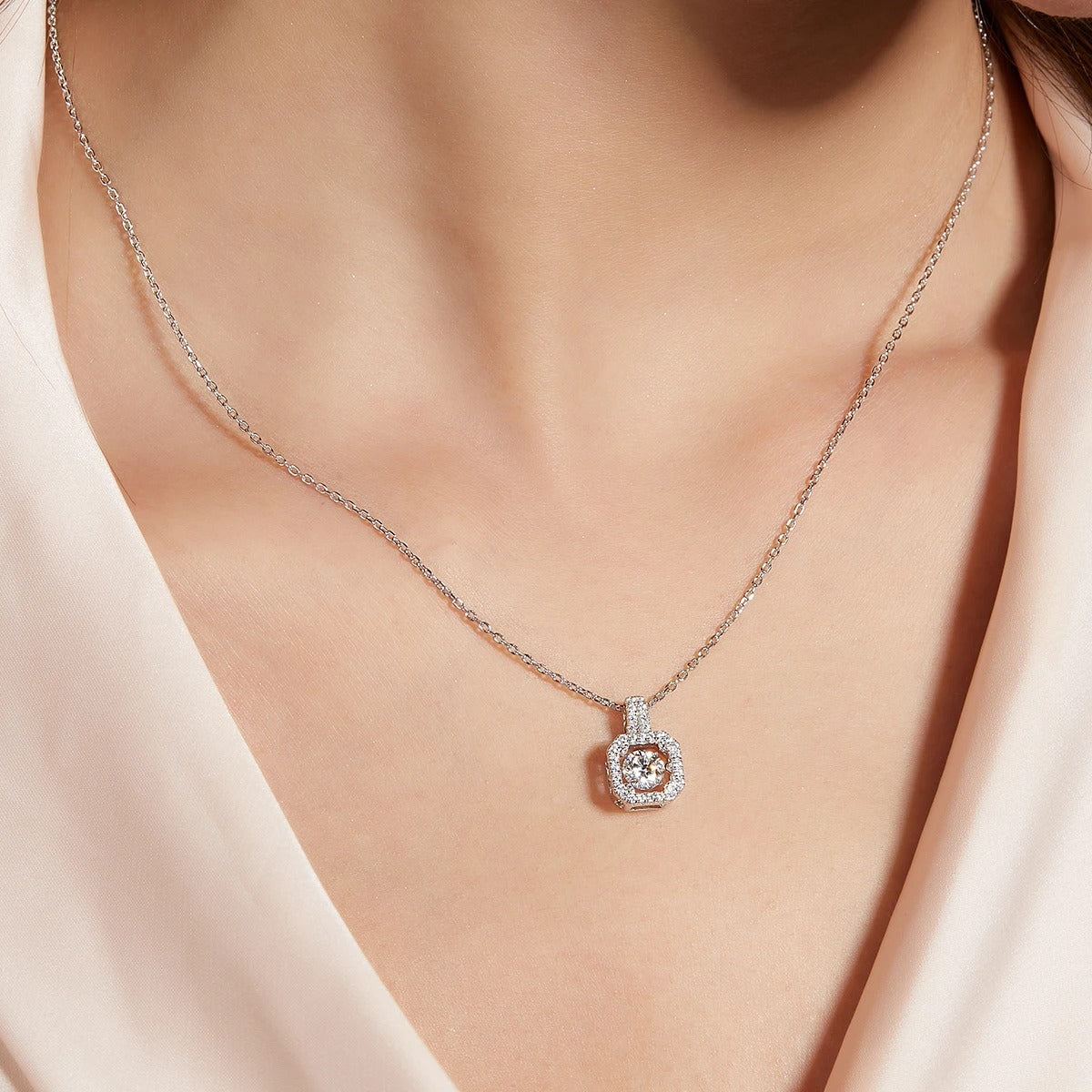 Dancing Necklace – The Art of Jewelry in Motion